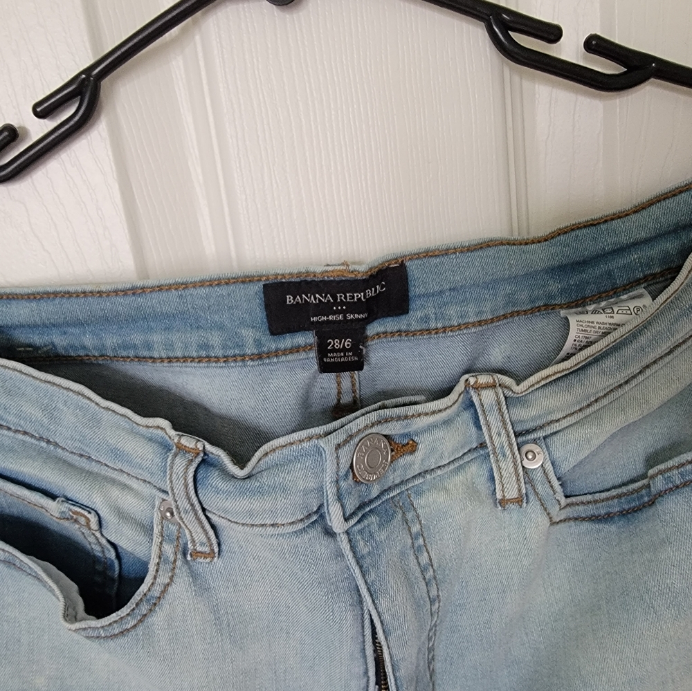 Womens size 6 banana Republic jeans light wash - Picture 2 of 3